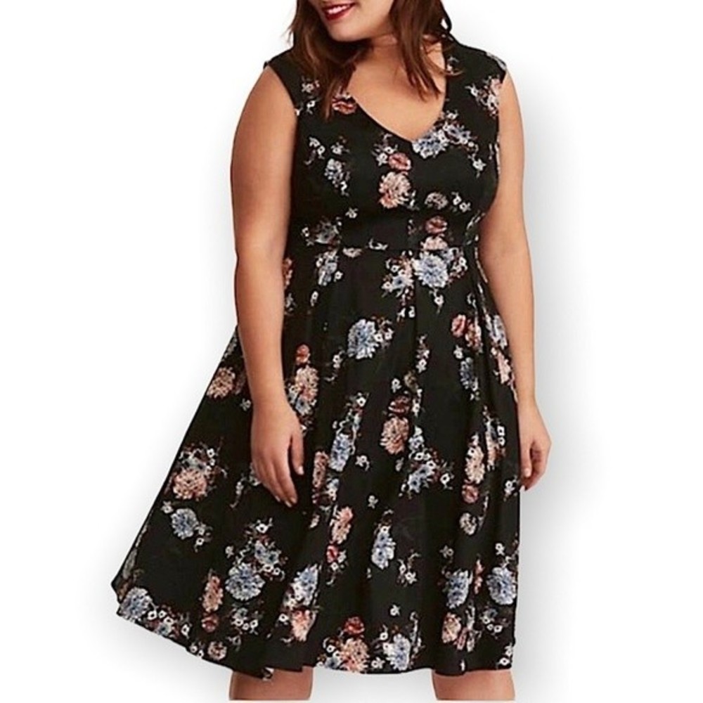 Torrid Floral Pleated V-Neck Skater Swing Fit and Flare Dress in Haiku Size 12